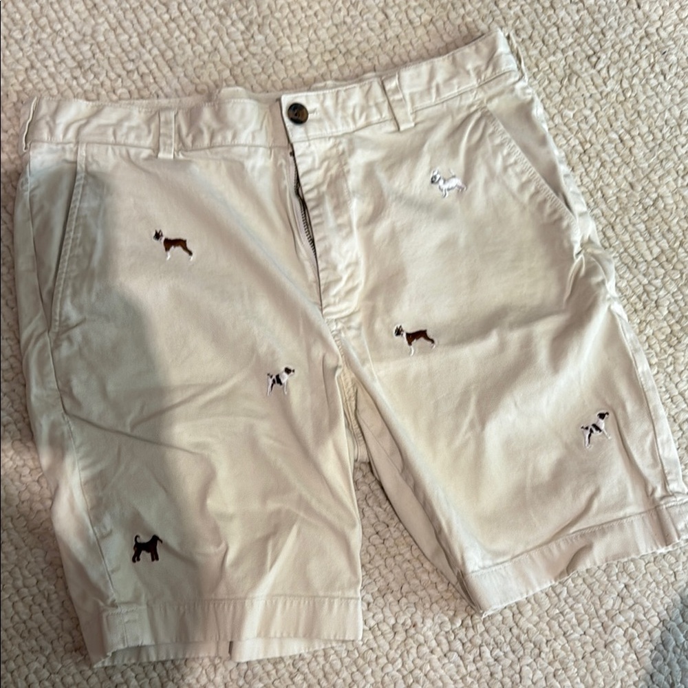 Brooks Brothers Cream Flat Front Shorts with dog embroidery